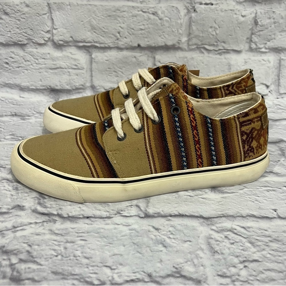 Mipacha Clasico Bajo Llama Rojo sneakers NWT size 7.5 womens free people